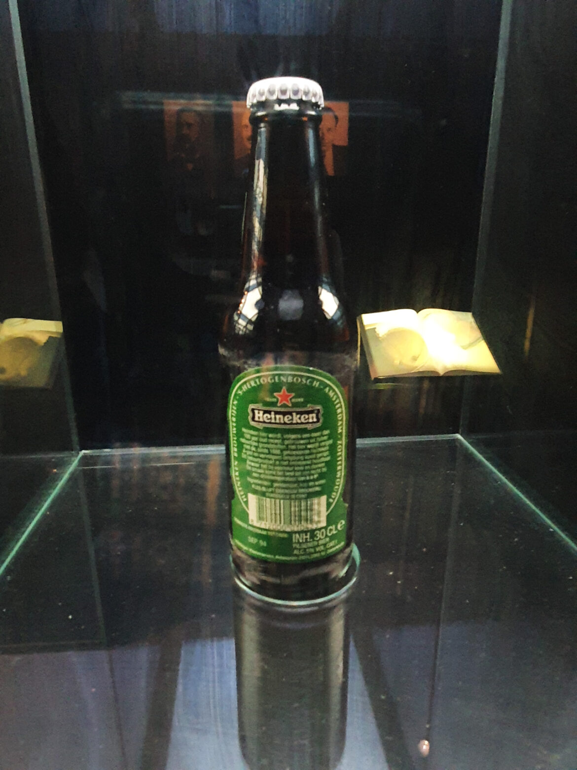 Heineken Experience Ausstellung 25: Alte Bierflasche 5