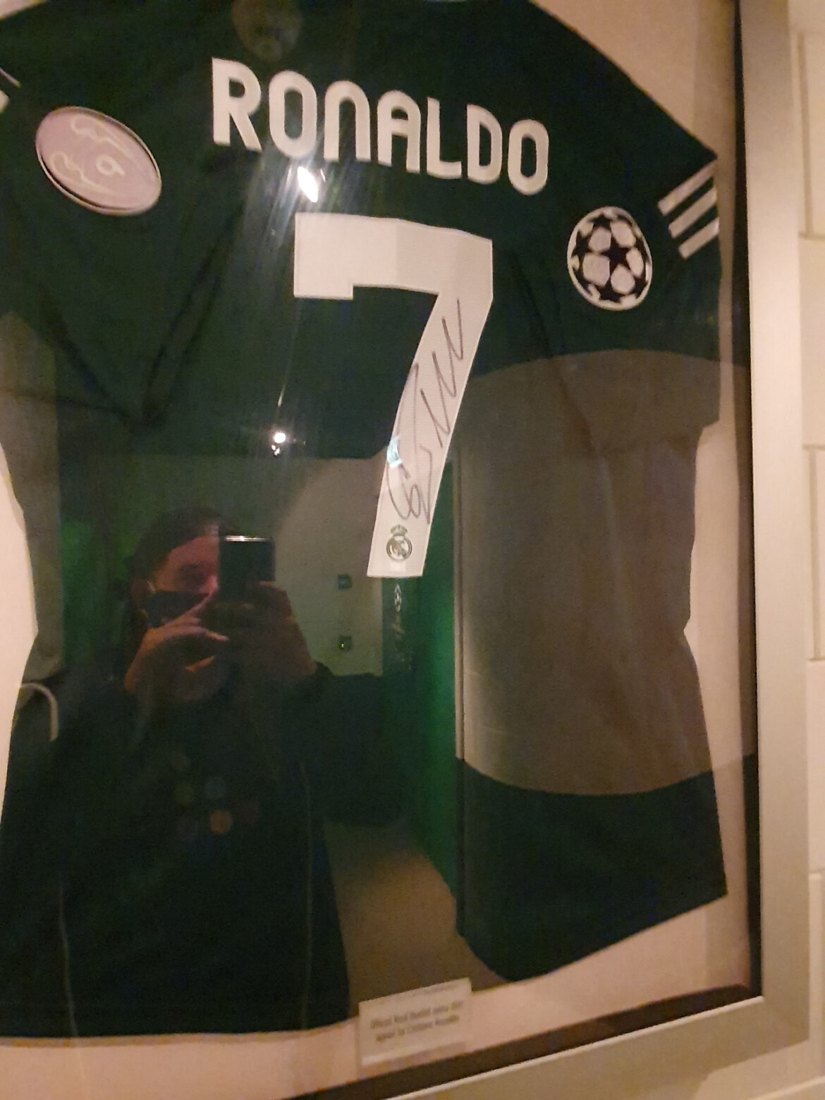 Heineken Experience Ausstellung 35: Trikot Real Madrid mit Unterschrift Ronaldo