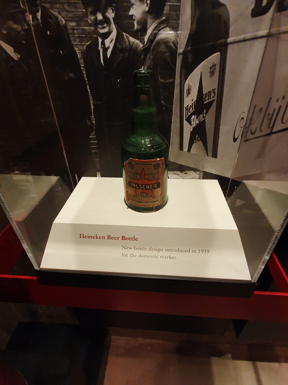 Heineken Experience Ausstellung 9: Frühe Heineken Flasche